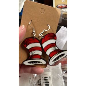 Super cute earrings. Great for any teacher. Dr Seuss